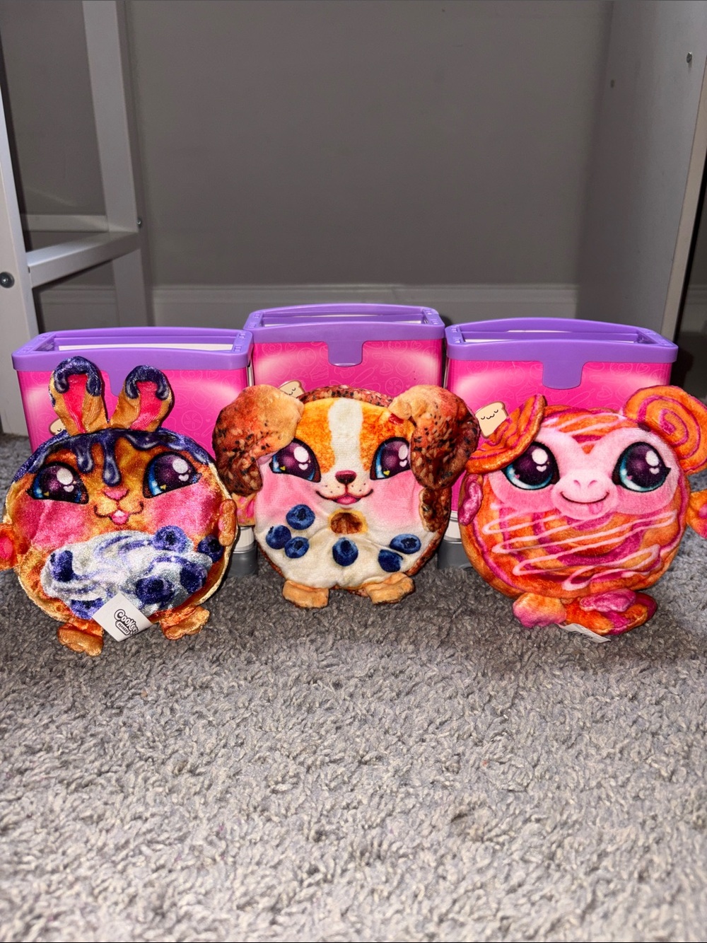 Cookeez Makery Toasty Treatz Toaster with Scented Plush Pet Toy Trio